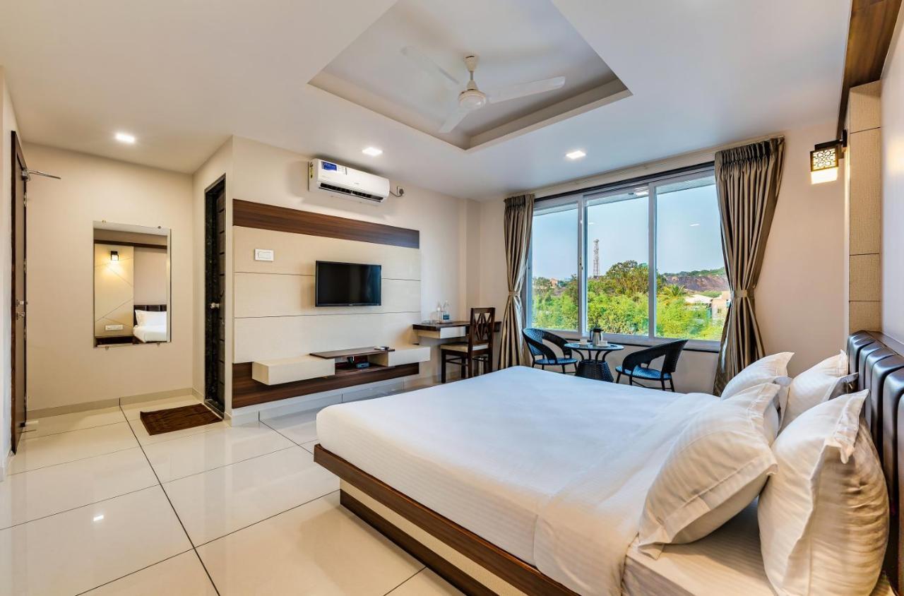 Hotel Grand Indu, 3 Star Kolhapur Ngoại thất bức ảnh