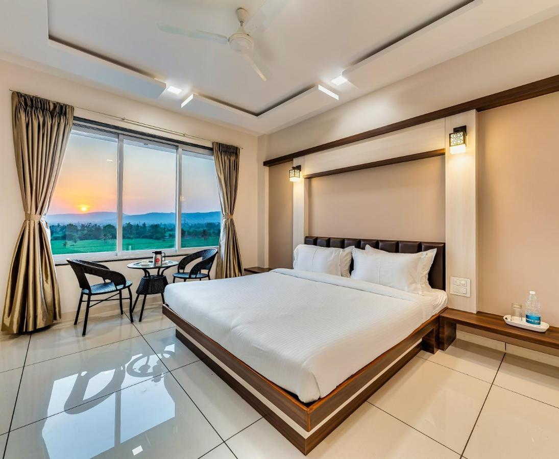 Hotel Grand Indu, 3 Star Kolhapur Ngoại thất bức ảnh