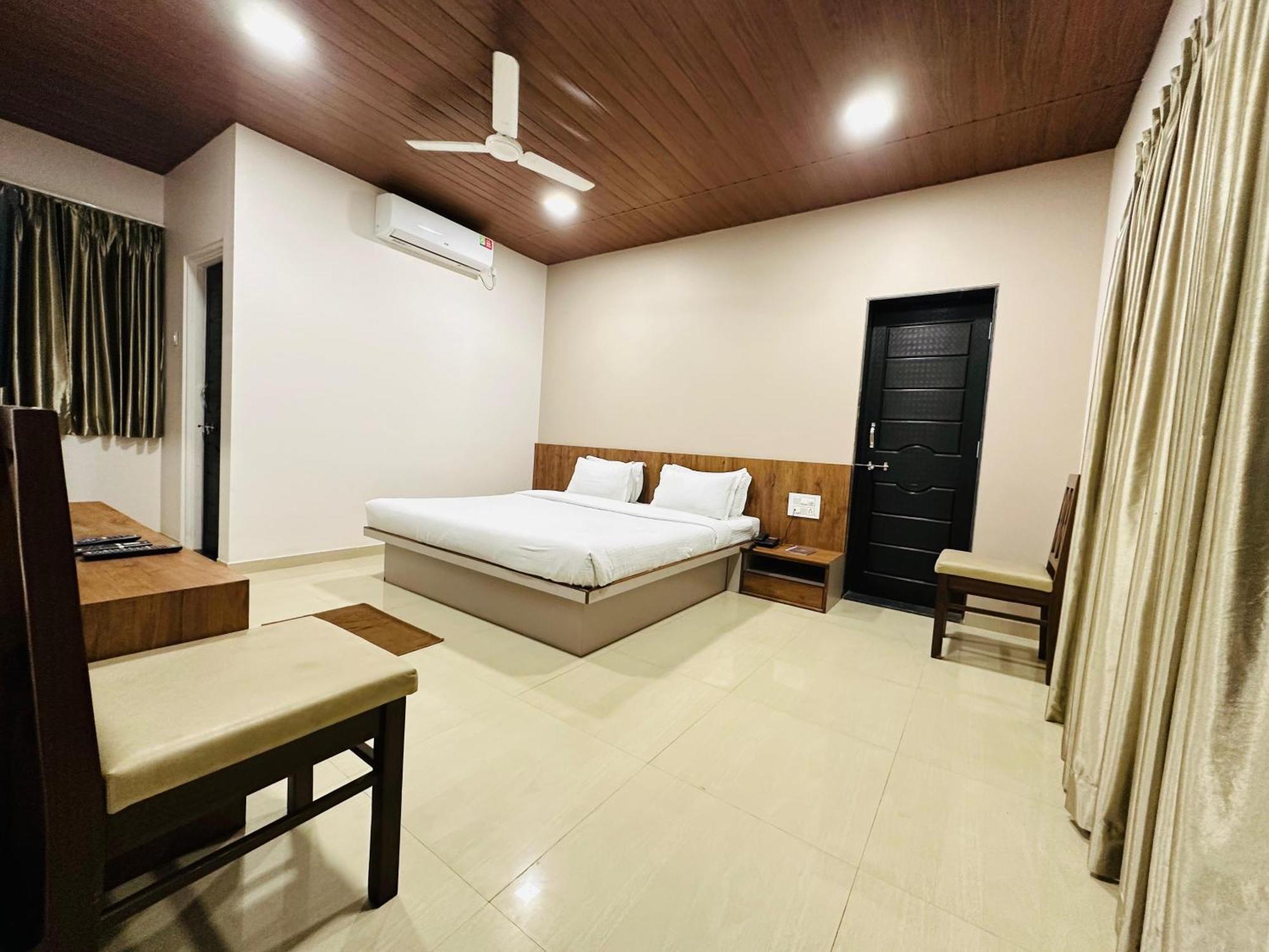 Hotel Grand Indu, 3 Star Kolhapur Ngoại thất bức ảnh