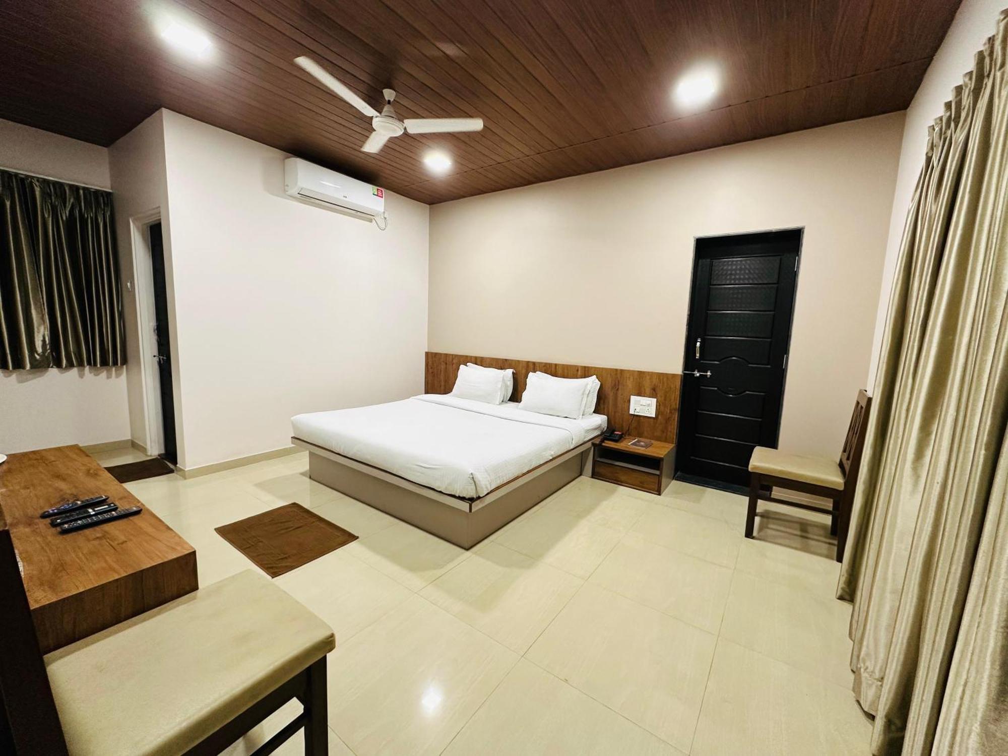 Hotel Grand Indu, 3 Star Kolhapur Ngoại thất bức ảnh