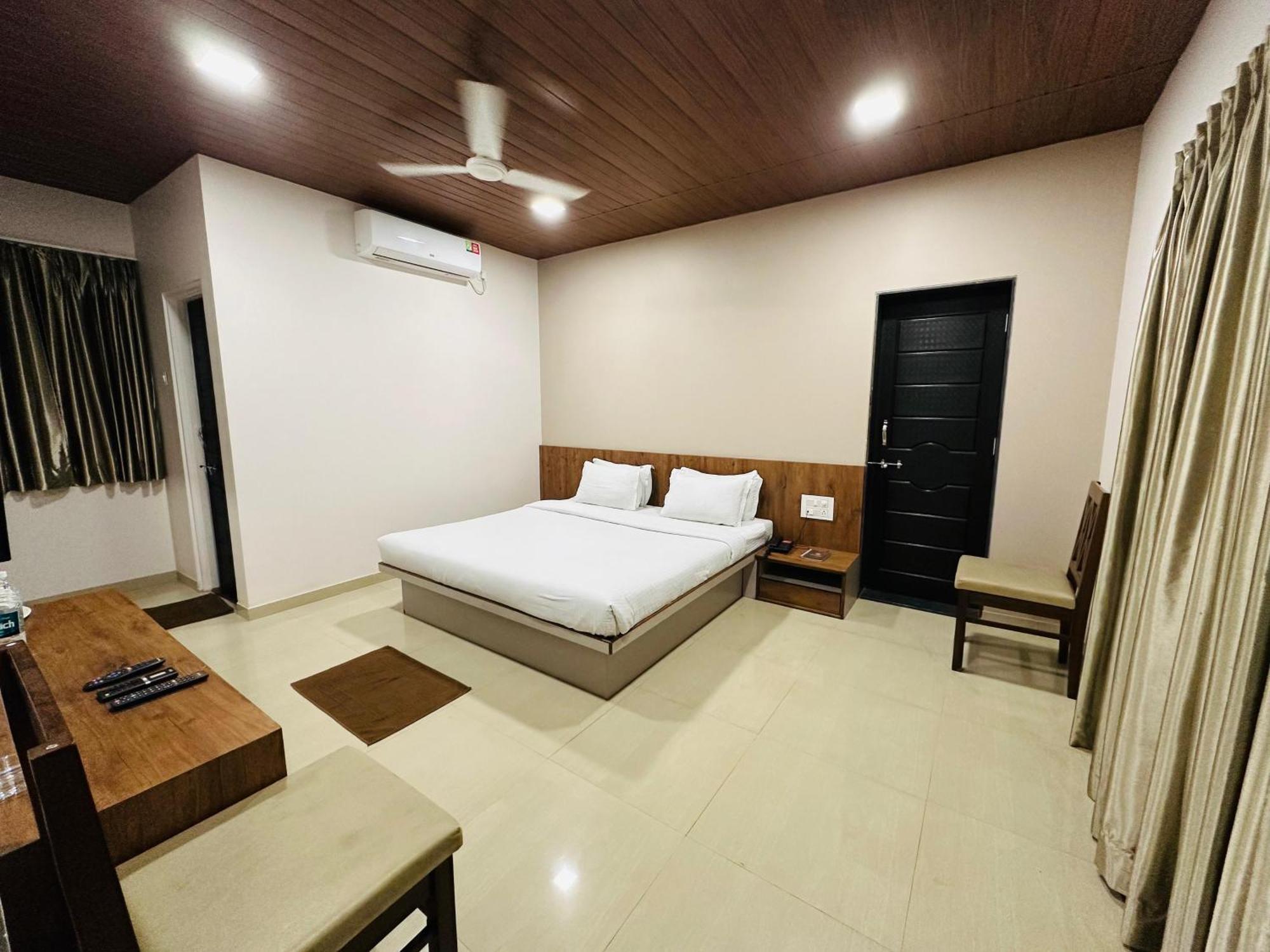Hotel Grand Indu, 3 Star Kolhapur Ngoại thất bức ảnh